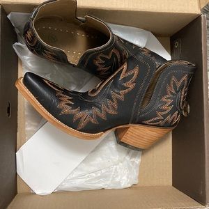 Woman’s Ariat Dixon boot